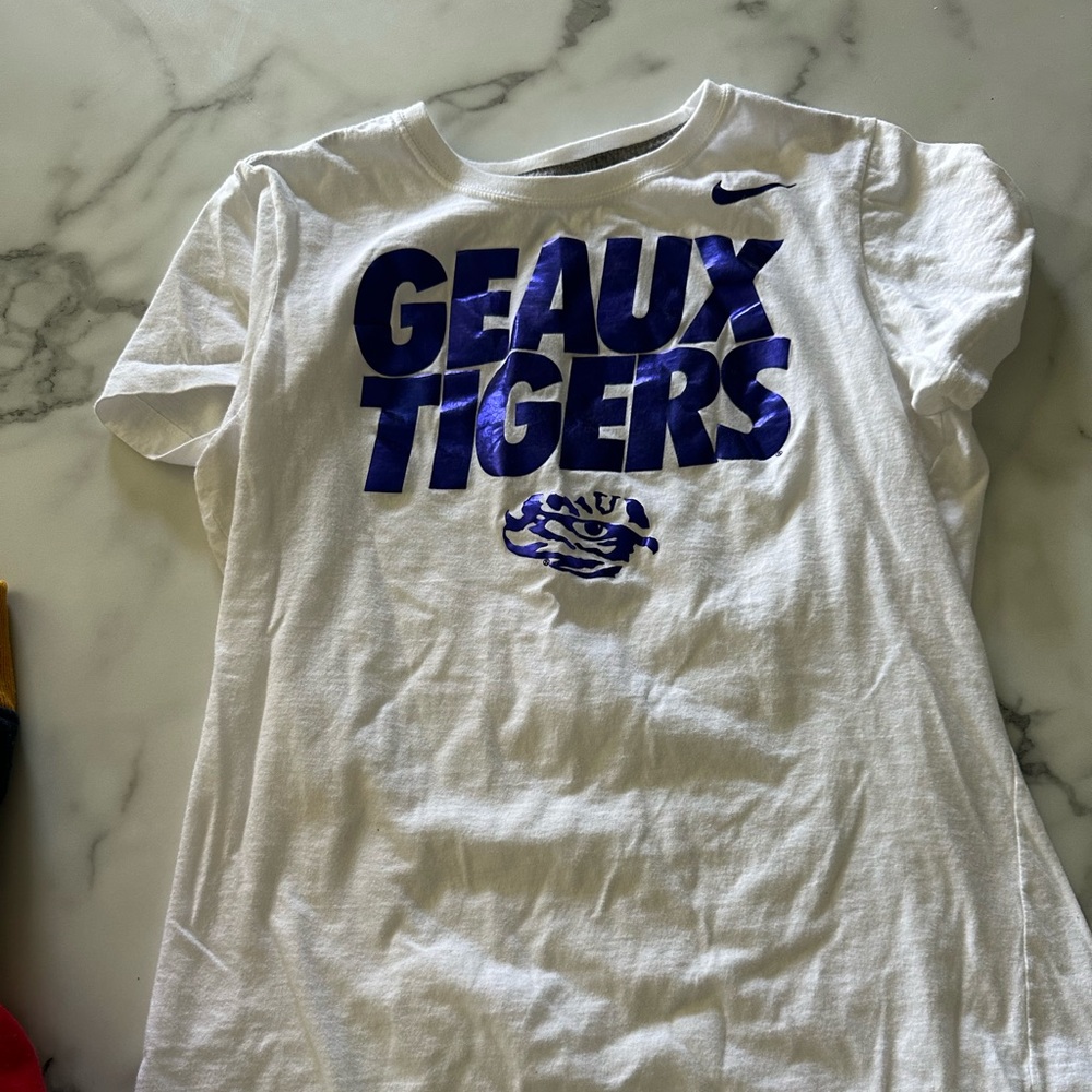 Size medium women’s LSU shirt